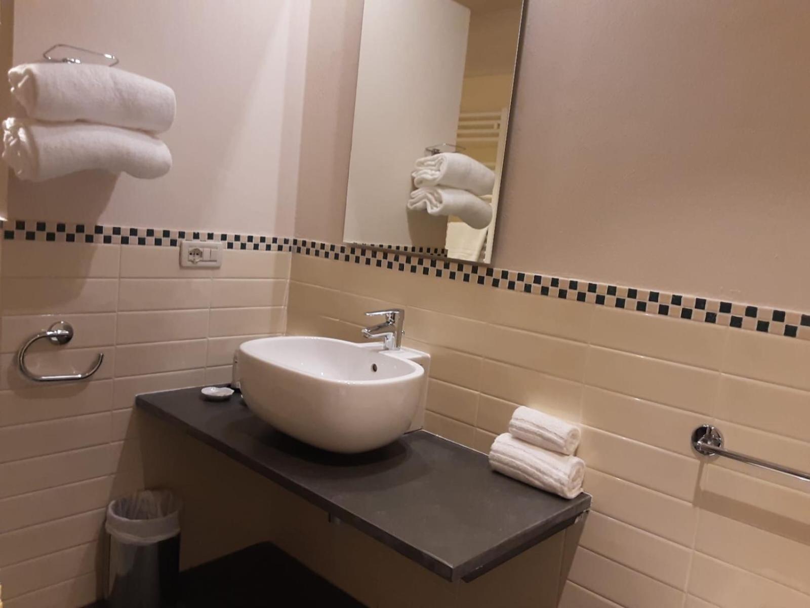 סאלוצו Hotel Antico Podere Propano מראה חיצוני תמונה
